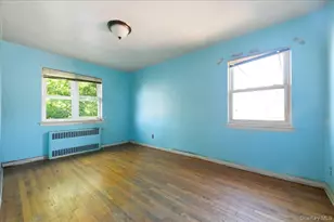 60-43 69th Pl, Maspeth, NY 11378 - Photo 10