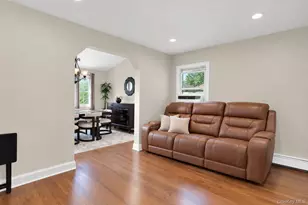 22 Shine Pl, Valley Stream, NY 11581 - Photo 6