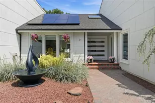 31 Deer Run, East Islip, NY 11730 - Photo 6