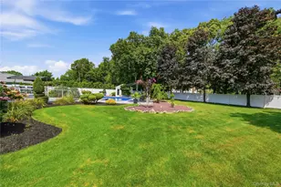 31 Deer Run, East Islip, NY 11730 - Photo 44