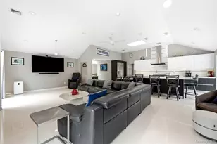 31 Deer Run, East Islip, NY 11730 - Photo 20