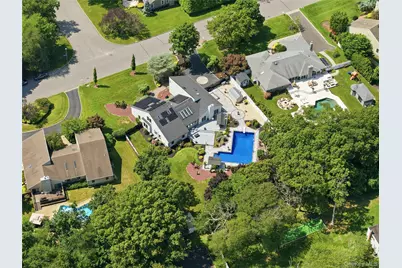 31 Deer Run, East Islip, NY 11730 - Photo 1