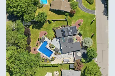 31 Deer Run, East Islip, NY 11730 - Photo 4