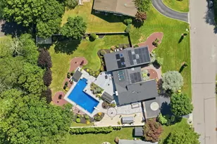 31 Deer Run, East Islip, NY 11730 - Photo 4