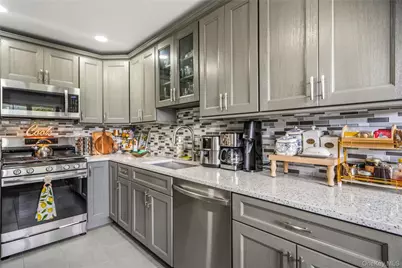 15 Springfield Circle, Central Islip, NY 11722 - Photo 8