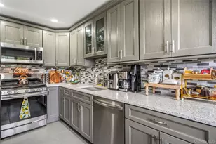 15 Springfield Cir, Central Islip, NY 11722 - Photo 8