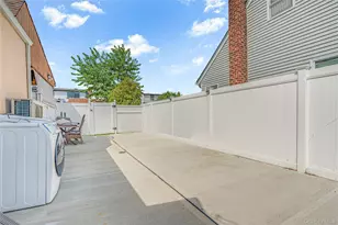 195 N Wisconsin Ave, Massapequa, NY 11758 - Photo 16