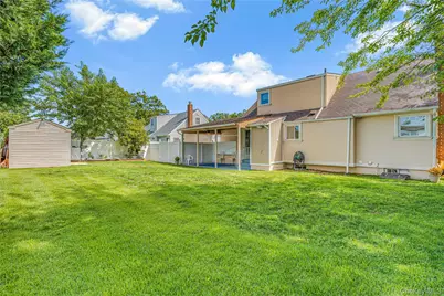 195 N Wisconsin Avenue, Massapequa, NY 11758 - Photo 14