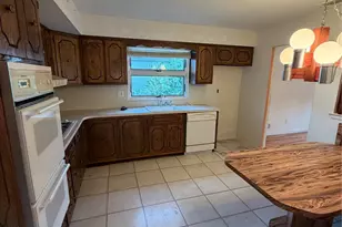 404 Edgegrove Ave, New York, NY 10312 - Photo 4