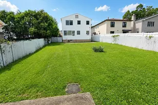 404 Edgegrove Ave, New York, NY 10312 - Photo 2