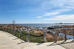 35 Thorburn Ave, Patchogue, NY 11772 - Photo 38