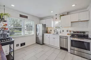 35 Thorburn Ave, Patchogue, NY 11772 - Photo 14