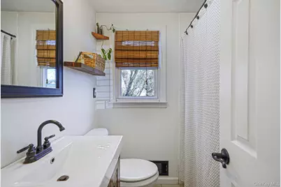 35 Thorburn Avenue, Patchogue, NY 11772 - Photo 20