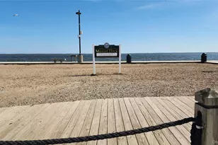 35 Thorburn Ave, Patchogue, NY 11772 - Photo 32