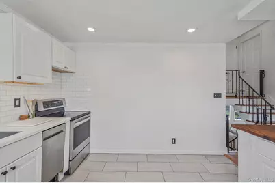 35 Thorburn Avenue, Patchogue, NY 11772 - Photo 16
