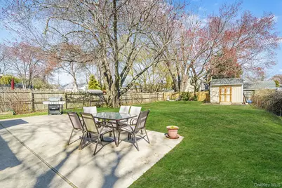 35 Thorburn Avenue, Patchogue, NY 11772 - Photo 6