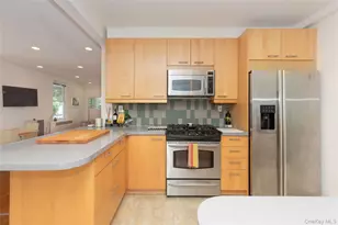 500 Minnieford Ave, Bronx, NY 10464 - Photo 6