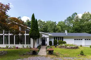17 Molland Dr, Rhinebeck, NY 12572 - Photo 2