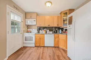 776 S 5th St, Lindenhurst, NY 11757 - Photo 2