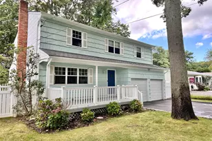 22 Sheppard Ln, Smithtown, NY 11787 - Photo 2
