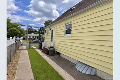 8042 260th Street, Glen Oaks, NY 11004 - Photo 4