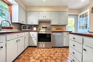 216 Spackenkill Rd, Poughkeepsie, NY 12603 - Photo 2