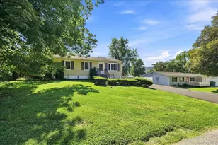 34 Fairfax Rd, Fishkill, NY 12524 - Photo 2