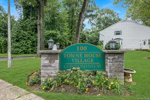 1108 Towne House Village, Hauppauge, NY 11749 - Photo 2