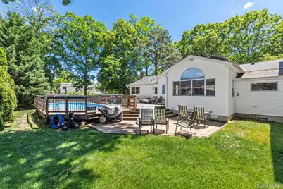 1107 Jefferson Avenue, West Islip, NY 11795 - Photo 24
