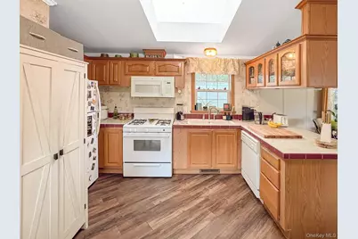 37 Hubbard #39, Riverhead, NY 11901 - Photo 14