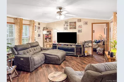 37 Hubbard #39, Riverhead, NY 11901 - Photo 10
