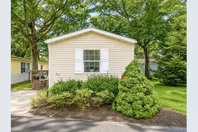 37 Hubbard #39, Riverhead, NY 11901 - Photo 2
