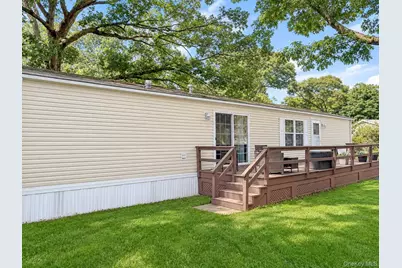 37 Hubbard #39, Riverhead, NY 11901 - Photo 6