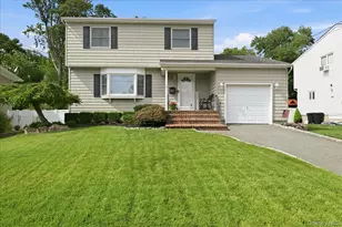 1530 Kimberly Ct, Wantagh, NY 11793 - Photo 2