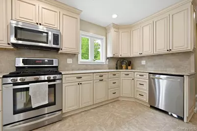1530 Kimberly Court, Wantagh, NY 11793 - Photo 12
