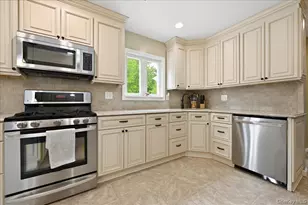 1530 Kimberly Ct, Wantagh, NY 11793 - Photo 12
