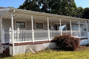 423 Elmwood St, Islip Terrace, NY 11752 - Photo 2