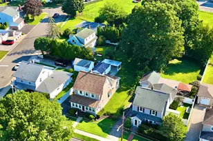 55 Mckinley Ave, Hicksville, NY 11801 - Photo 38