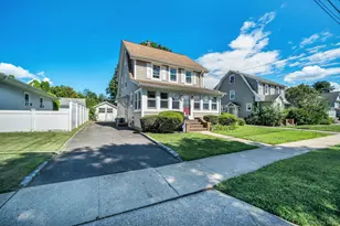 55 Mckinley Ave, Hicksville, NY 11801 - Photo 36