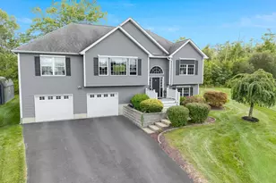 27 Frieda Ln, Poughkeepsie, NY 12603 - Photo 2