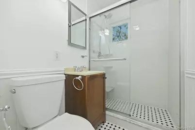 310 West Drive, Copiague, NY 11726 - Photo 18