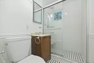 310 West Dr, Copiague, NY 11726 - Photo 18