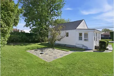 310 West Drive, Copiague, NY 11726 - Photo 32