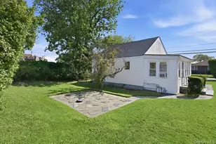310 West Dr, Copiague, NY 11726 - Photo 32