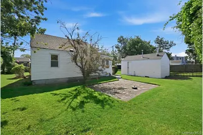 310 West Drive, Copiague, NY 11726 - Photo 30