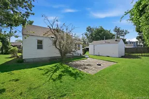 310 West Dr, Copiague, NY 11726 - Photo 30