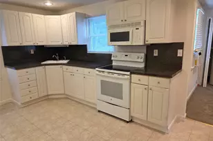 10 Irving Dr, Woodbury, NY 11797 - Photo 4