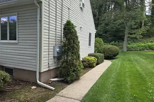 10 Irving Dr, Woodbury, NY 11797 - Photo 2
