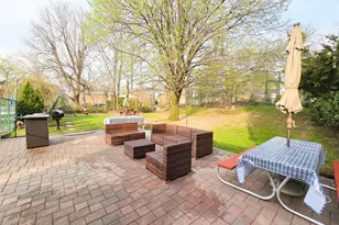 47-27 Little Neck Pkwy, Little Neck, NY 11362 - Photo 14