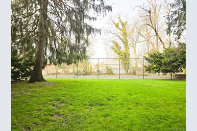 47-27 Little Neck Parkway #L-2, Little Neck, NY 11362 - Photo 16